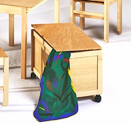 Necke Hoppser Spieltruhe / Holztruhe / Truhe f�r Kinder auf Rollen mit Holzdeckel in Buche
