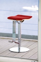 Mayer Wave Barhocker / Funktionshocker gepolstert in chrom / rot by Oscar Buffon