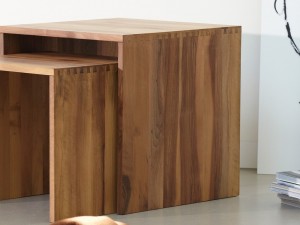 Jan Kurtz Cubus Hocker in Nussbaum massiv ge&ouml;lt / gewachst 42 x 42 x 38