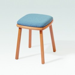 Necke BOODO Massiv-Holz-Hocker erle / impression blau oder nach Wahl