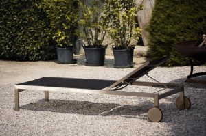 Jan Kurtz Luxury Liege / Sonnenliege mit Rollen in Edelstahl / schwarz oder weiß Jan Kurtz Luxury Liege / Sonnenliege mit Rollen in Edelstahl / schwarz oder weiß