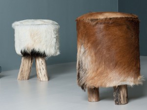 Jan Kurtz KIOWA Hocker Ziegenfell (Unikat) / Teak Jan Kurtz KIOWA Hocker Ziegenfell (Unikat) / Teak