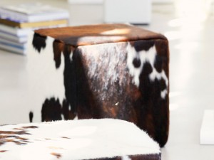 Jan Kurtz CHEYENNE Pouf Hocker Kuhfell 42 x 40 x 40 Jan Kurtz CHEYENNE Pouf Hocker Kuhfell 42 x 40 x 40